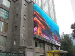北京春平广场无侧边框显示屏